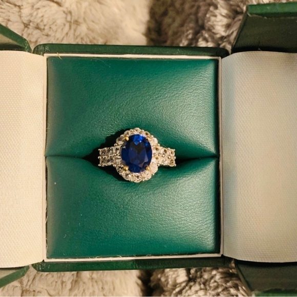 VINTAGE 10K YELLOW GOLD SAPPHIRE AND DIAMOND RING - Picture 3 of 8